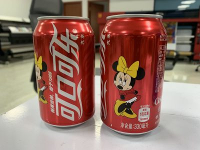 萬能平板UV打印機可以打印圓柱體嗎？ image